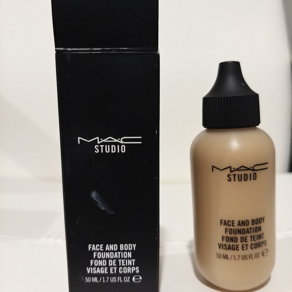 MAC FACE AND BODY FOUNDATION